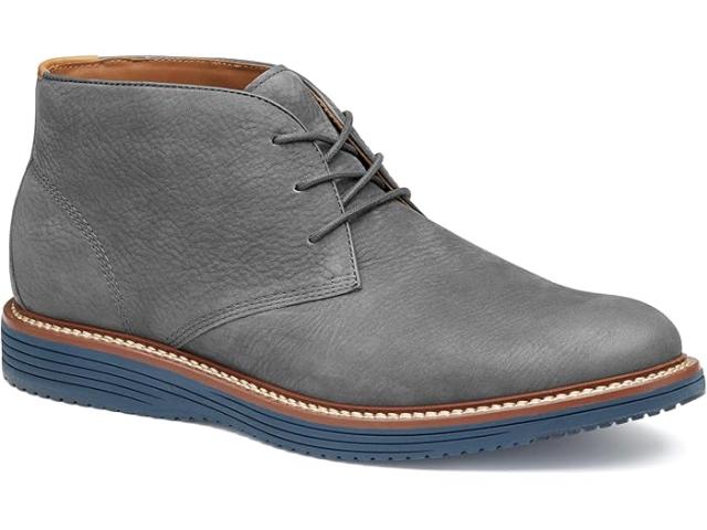 (取寄) ジョンストン&マーフィー メンズ アップトン チャッカ Johnston & Murphy men Johnston & Murphy Upton Chukka Gray Nubuckの通販は 26,182円