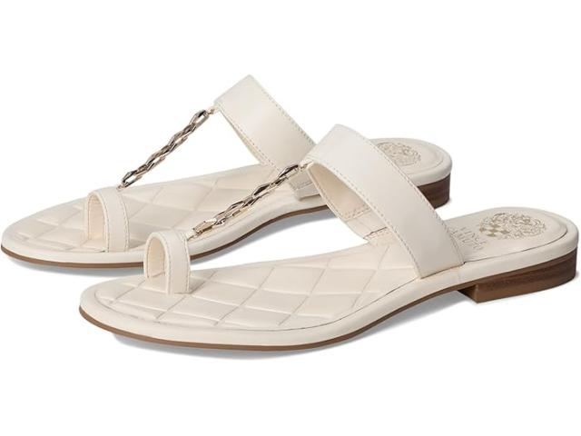 (取寄) ヴィンスカムート レディース レキシー チェーン-リンク フラッツ サンダル Vince Camuto women Lexie Chain-Link Flat Sandal Coconut Creamの通販は