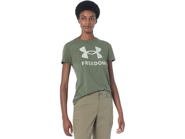 (取寄) アンダーアーマー レディース ニュー フリーダム ロゴ T-シャツ Under Armour women Under Armour New Freedom Logo T-Shirt Marine OD Green/Desert Sandの通販は