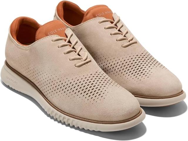 (取寄) コールハーン メンズ 2 ゼログランド レーザー ウイング ティップ オックスフォード ライン Cole Haan men Cole Haan 2.Zerogrand Laser Wing Tip Oxford Lined Sesame Suede/Silver Liningの通販は
