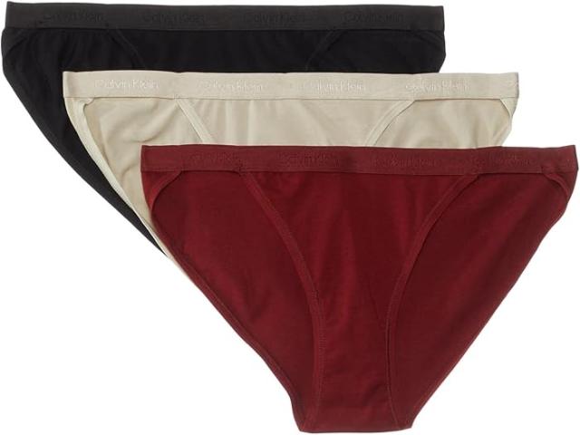 (取寄) カルバンクライン アンダーウェア レディース モダン ロゴ ストリング ビキニ 3-パック Calvin Klein Underwear women Calvin Klein Underwear Modern Logo String Bikini 3-Pack Black/Cocoon/Syrahの通販は