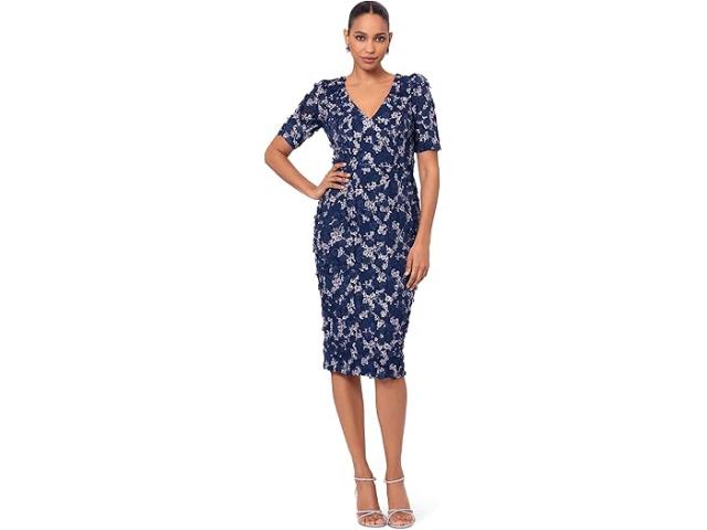 (取寄) エスケイプ レディース ミディ 3D エンベリッシュ V-ネック ショート スリーブ XSCAPE women Midi 3D Embellished V-Neck Short Sleeve Navy/Blushの通販は