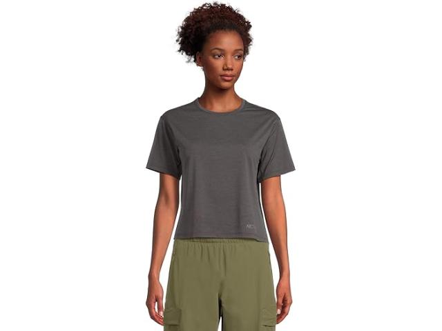 (取寄) アークテリクス レディース ティーマ クロップ ロゴ ショート スリーブ Arc'teryx women Taema Crop Logo Short Sleeve Black Heather/Graph