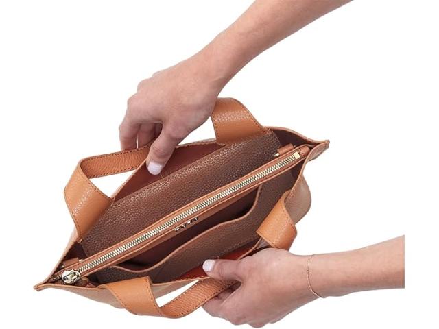 (取寄) ホーボー レディース ヴィダ スモール トート HOBO women HOBO Vida Small Tote Biscuit /Coconut Shellの通販は