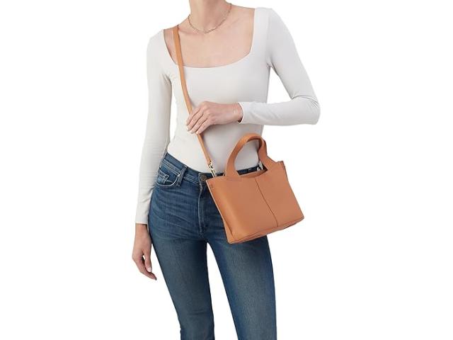 (取寄) ホーボー レディース ヴィダ スモール トート HOBO women HOBO Vida Small Tote Biscuit /Coconut Shellの通販は