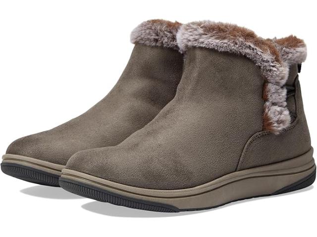 (取寄) クラークス レディース ブリーズ フォー ファー Clarks women Breeze Faux Fur Dark Olive Textileの通販は