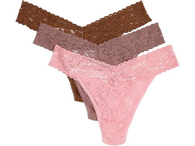 (取寄) ハンキー パンキー レディース 3-パック シグニチャー レース オリジナル ライズ トング Hanky Panky women Hanky Panky 3-Pack Signature Lace Original Rise Thong Pink Lady/Artichoke Heart/Macchiato Brownの通販はスポーツブラ