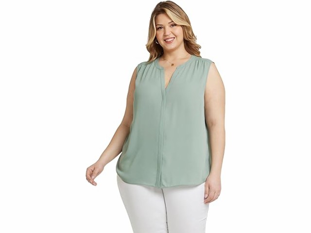 (取寄) エヌワイディージェイ レディース プラス スリーブレス ピンタック ブラウザ NYDJ women NYDJ Plus Sleeveless Pintuck Blouse Lily Padの通販は