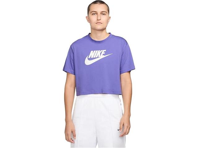 (取寄) ナイキ レディース スポーツウェア エッセンシャル クラブ クロップド ロゴ T-シャツ Nike women Sportswear Essential Club Cropped Logo T-shirt Dusty Amethyst