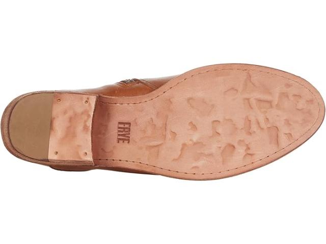 Frye Carson パイピングブーティ 女性用 ソフトフルグレインレザー製 シグネチャーウェスタン風パイピングディテールとしなやかなレザー裏地 シャフトの高 Frye Carson パイピングブーティ 女性用 ソフトフルグレインレザー製