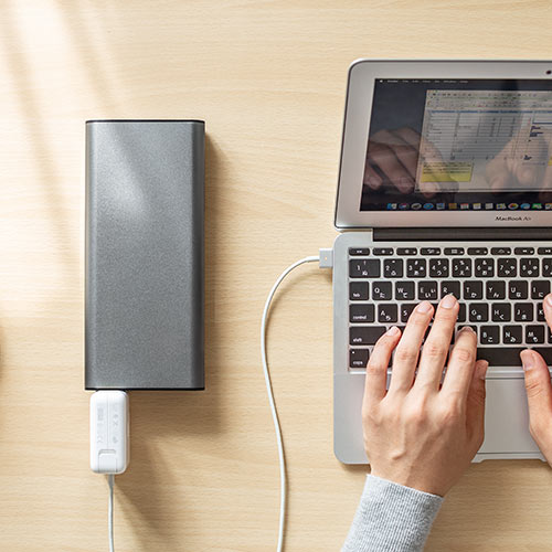 サンワダイレクト モバイルバッテリー 65W 22800mAh Amazon | サンワダイレクト モバイルバッテリー AC出力 65W 大