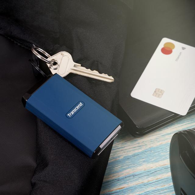Transcend ポータブルSSD 4TB 最大2000MB/s 小型 耐衝撃 IPX5防水 Type-C / USB A 外付け USB20Gbps iPhone15対応 ネイビー[TS4TESD410C]_6