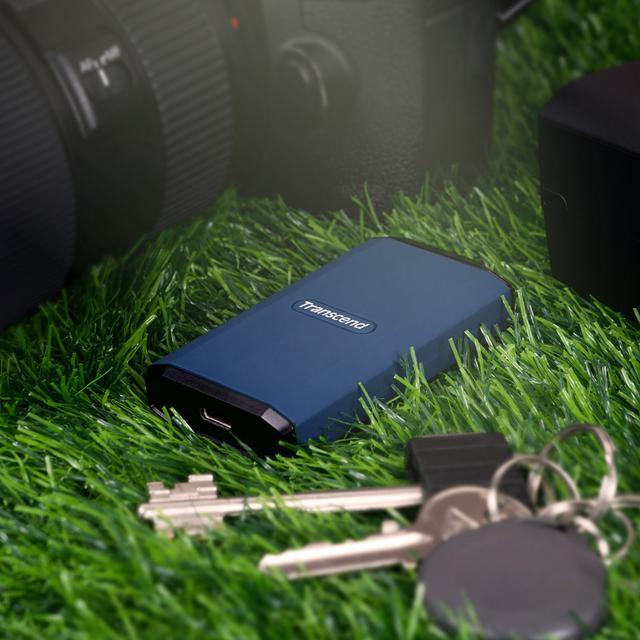 Transcend ポータブルSSD 4TB 最大2000MB/s 小型 耐衝撃 IPX5防水 Type-C / USB A 外付け USB20Gbps iPhone15対応 ネイビー[TS4TESD410C]_7