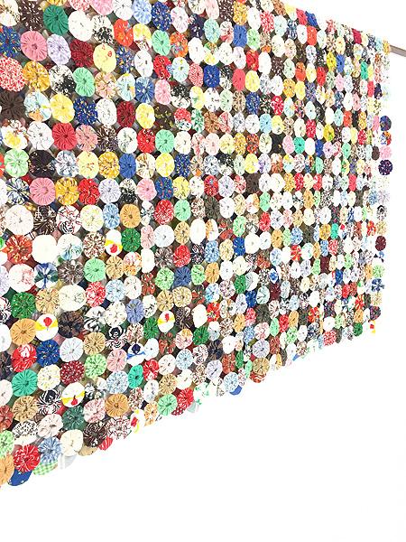 雑貨 古着 カラフル ヨーヨー キルト ハンドメイド デザイン カバー ラグ マット 古着の通販は