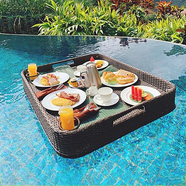 プール用フローティングトレイ 正方形の籐製プールテーブル、ドリンク、スナック、必需品用の水泳用フローティングサービングトレイ - ほとんどのプールサイズに プール用フローティングトレイ 正方形の籐製プールテーブル、ドリンク