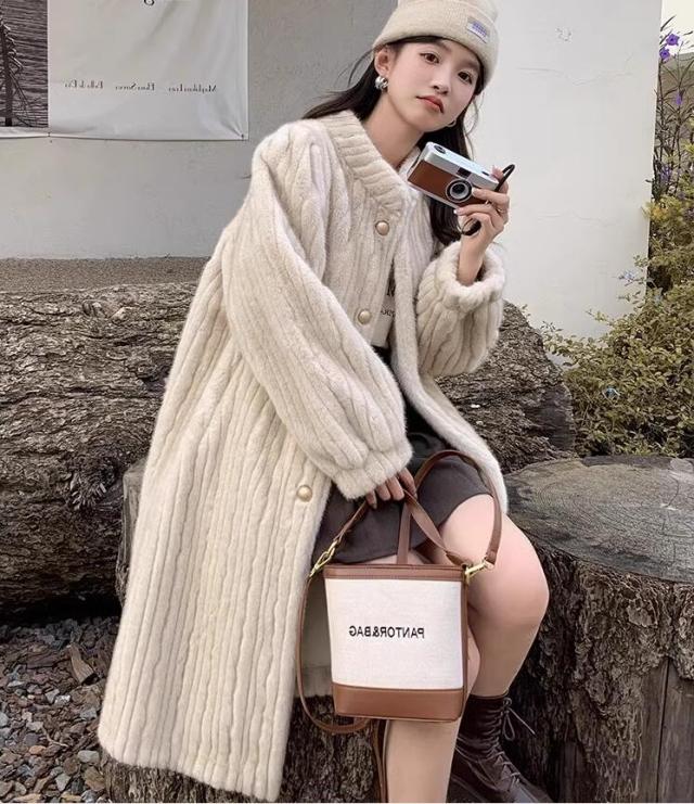 ファーコート ボリューム冬新作フェイクファー 秋冬服 カジュアル暖かい フェイクファーレディースフード付きロング丈もこもこ