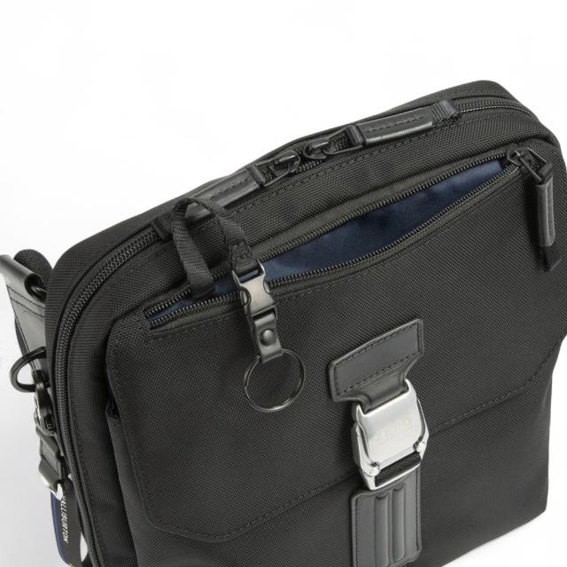 ゼロハリバートン ZLM ショルダーバッグ ZERO HALLIBURTON ZLM Vertical Shoulder Bag 81512 メンズ ショルダー 6L B5サイズ デイリー 旅行 ギフト ブランド_3