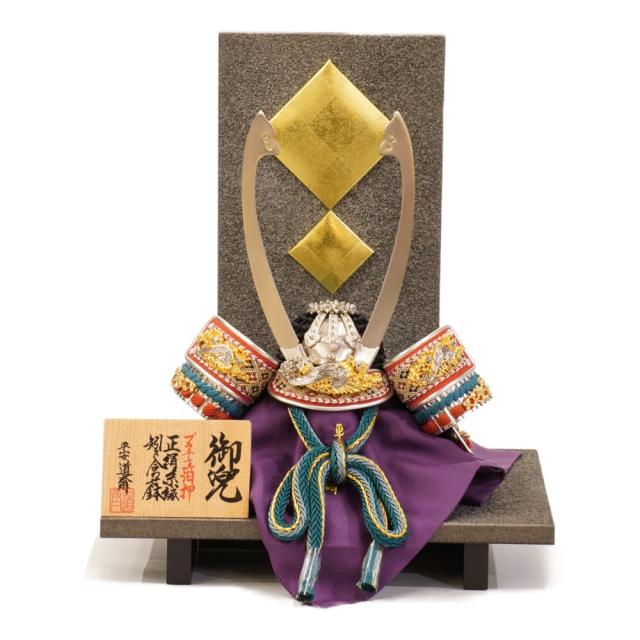 【五月人形】7号 白光 プラチナ箔 色々威 兜飾り | 平安道斎作