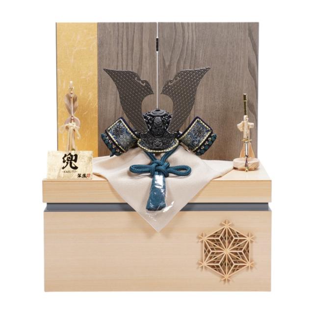 【五月人形】8号 永遠之兜-DEEPSEA- 青緑中ベージュ威 兜収納飾り | 翠鳳作