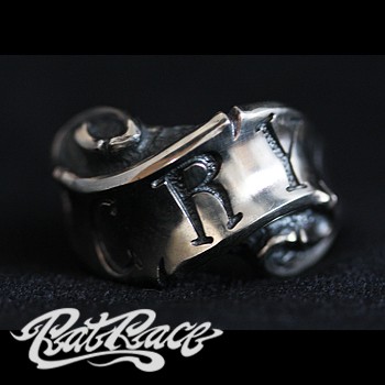 RAT RACE ラットレース メッセージオンリボンリング クライ シルバーリング 7〜30号 メッセージ リング リボン シルバー925 指輪 銀 指輪の通販は