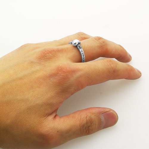 ドクターモンロー Dr Monroe スモールスカルリング スカル 骸骨 ドクロ 英語 英字 英文 メッセージ ブランド スカルの通販はau Pay マーケット 新宿銀の蔵 シルバーアクセサリーと天然石のお店