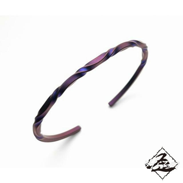 Hizm ゆらぎチタンバングル 艶消し 赤紫 純チタン バングル 15-20cm チタンアクセサリー 腕輪 金属アレルギー アレルギーフリー 上品 きれいめ きれい