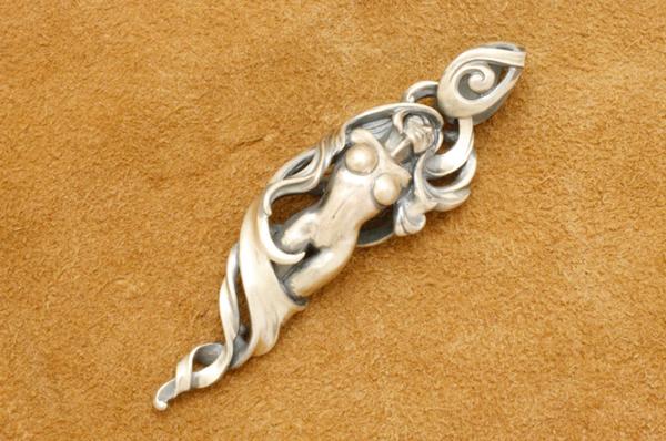 Mad Graffiti マッドグラフィティ プリヴィリッジペンダント2ndM ネックレス シルバーアクセサリー シルバー925 ペンダントヘッド チャーム ハード ネックレス