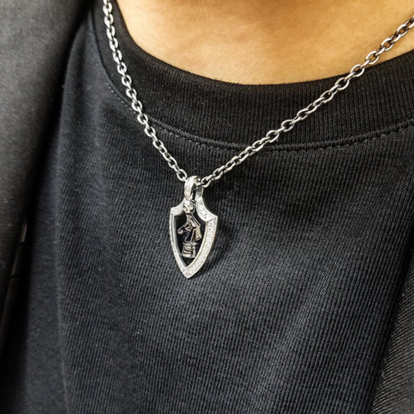 PUERTA DEL SOL チェスシリーズ ルーク ペンダント(チェーンなし) シルバー950 チタンコーティング ユニセックス シルバーアクセサリー 銀 SV950 PUERTA DEL SOL チェスシリーズ ルーク ペンダント(チェーンなし