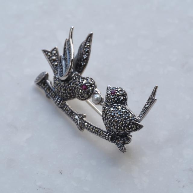 ROKUZAN ルビー シードパール つがいの小鳥 ブローチ ピンブローチ