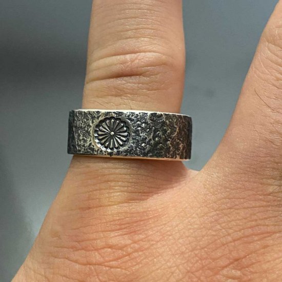 龍頭 菊紋 岩石丸鎚目 リング 幅8mm 14〜27号 指輪 花 メンズ シルバー シルバーリング メンズリング シルバー950 男性 彼氏 伝統技法 ギフト 人気_7