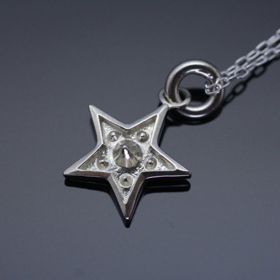 龍頭 霰星 ペンダントトップ チェーンなし トップ ヘッド レディース シルバー ネックレストップ ペンダントヘッド 【不明】 女性 彼女 伝統技法の通販は 6,600円