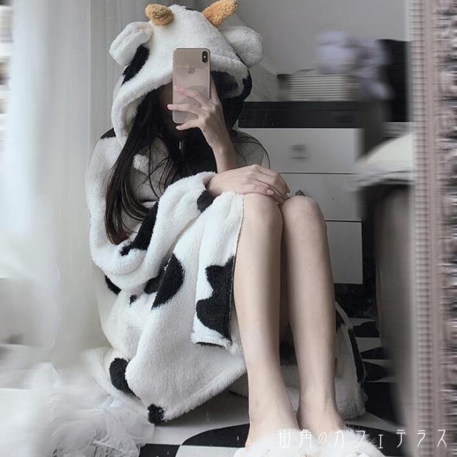 ふわふわ モコモコ もこもこ 厚手 フリース ルームウェア パジャマ 部屋着 寝巻き 着ぐるみ 前ボタン 前あき カーディガン 長袖 フード付き フーディ ワンピース ロングワンピース ルームワンピ ウシ柄 牛柄 アニマル柄 耳付き 可愛い 大人 かわいい ガーリー お泊り 旅行 秋の通販は 5,442円