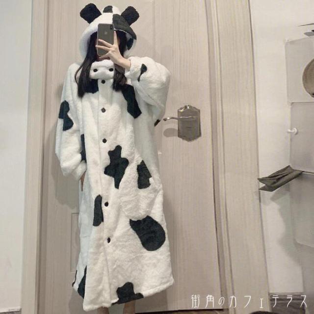ふわふわ モコモコ もこもこ 厚手 フリース ルームウェア パジャマ 部屋着 寝巻き 着ぐるみ 前ボタン 前あき カーディガン 長袖 フード付き フーディ ワンピース ロングワンピース ルームワンピ マキシ丈 ウシ柄 牛柄 アニマル柄 耳付き 可愛い 大人 かわいい ガーリー お泊り 5,980円