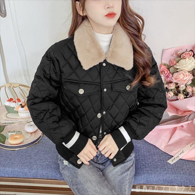 アウター ショートコート ジャケット 羽織り 3色 ダウンジャケット キルティングジャケット ショート ショート丈 袖あり 長袖 Vネック ファー ボア かわいい 大人可愛い 綺麗 シンプル カジュアル 大人 おしゃれ お洒落 大人女子 こなれ感 コンサバ 定番アイテム 体型カバーの通販は