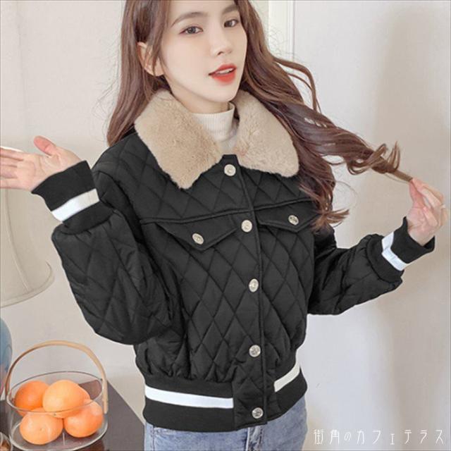 アウター ショートコート ジャケット 羽織り 3色 ダウンジャケット キルティングジャケット ショート ショート丈 袖あり 長袖 Vネック ファー ボア かわいい 大人可愛い 綺麗 シンプル カジュアル 大人 おしゃれ お洒落 大人女子 こなれ感 コンサバ 定番アイテム 体型カバーの通販は