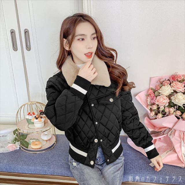 アウター ショートコート ジャケット 羽織り 3色 ダウンジャケット キルティングジャケット ショート ショート丈 袖あり 長袖 Vネック ファー ボア かわいい 大人可愛い 綺麗 シンプル カジュアル 大人 おしゃれ お洒落 大人女子 こなれ感 コンサバ 定番アイテム 体型カバーの通販は