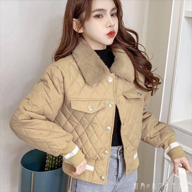 アウター ショートコート ジャケット 羽織り 3色 ダウンジャケット キルティングジャケット ショート ショート丈 袖あり 長袖 Vネック ファー ボア かわいい 大人可愛い 綺麗 シンプル カジュアル 大人 おしゃれ お洒落 大人女子 こなれ感 コンサバ 定番アイテム 体型カバーの通販は