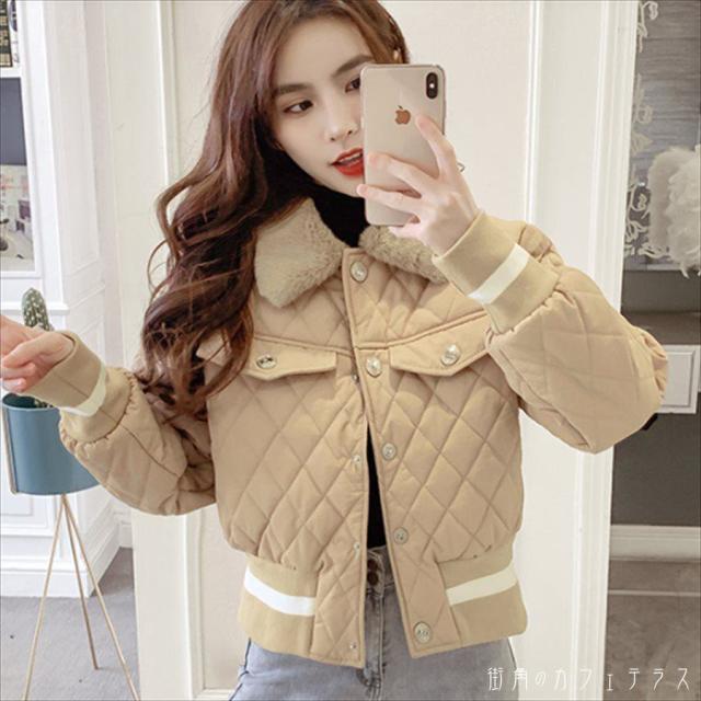 アウター ショートコート ジャケット 羽織り 3色 ダウンジャケット キルティングジャケット ショート ショート丈 袖あり 長袖 Vネック ファー ボア かわいい 大人可愛い 綺麗 シンプル カジュアル 大人 おしゃれ お洒落 大人女子 こなれ感 コンサバ 定番アイテム 体型カバーの通販は