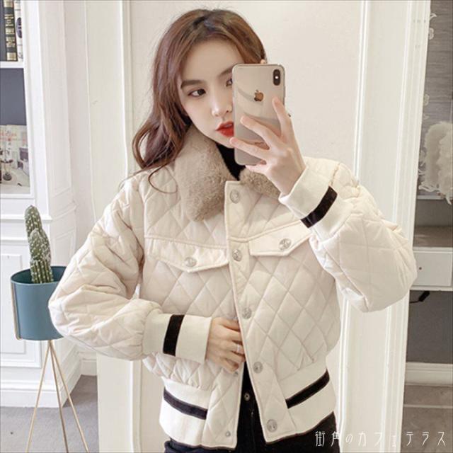 アウター ショートコート ジャケット 羽織り 3色 ダウンジャケット キルティングジャケット ショート ショート丈 袖あり 長袖 Vネック ファー ボア かわいい 大人可愛い 綺麗 シンプル カジュアル 大人 おしゃれ お洒落 大人女子 こなれ感 コンサバ 定番アイテム 体型カバーの通販は