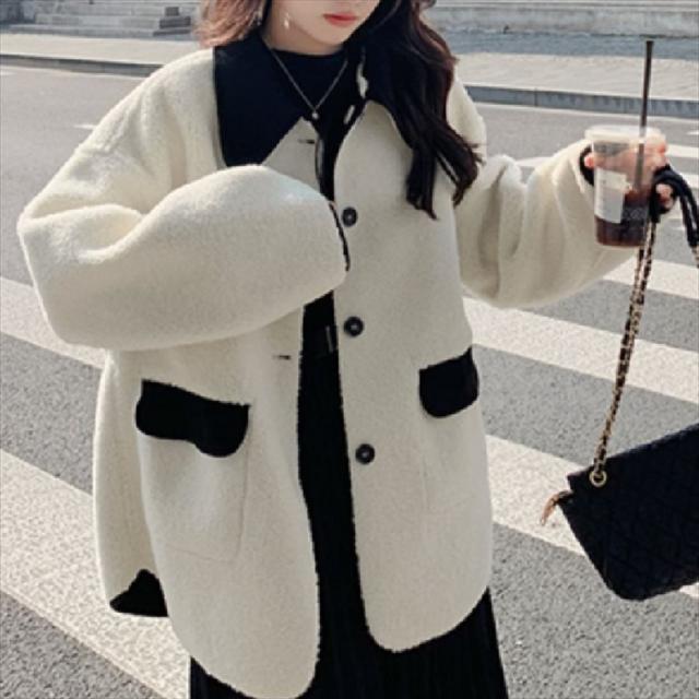アウター ジャケット 羽織り フリースジャケット ショート ショート丈 袖あり 長袖 Vネック フレア Aライン バイカラー ポケット かわいい 大人可愛い 綺麗 シンプル カジュアル おしゃれ お洒落 大人女子 こなれ感 コンサバ 定番アイテム 体型カバー フェミニン ガーリーの通販は