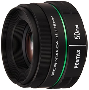 (中古品) ペンタックス smc PENTAX-DA 50mmF1.8 中望遠単焦点レンズ 【APS-Cサイズ用】【高い描写性能】【うつくしいボケ味・円形絞り】【小型軽量】【ペンタックス一眼Kシリーズはボディ内手振れ補正を搭載】 22177