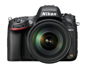 (中古品) Nikon デジタル一眼レフカメラ D600 28-300VRレンズキット AF-S NIKKOR 28-300mm f/3.5-5.6G ED VR付属 D600LK28-300