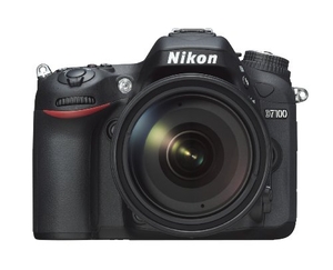 (中古品) Nikon デジタル一眼レフカメラ D7100 18-200VRIIレンズキット AF-S DX NIKKOR 18-200mm f/3.5-5.6G ED VR II付属 D7100LK18-200