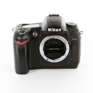 (中古品) Nikon デジタル一眼レフカメラ D70S 9,656円