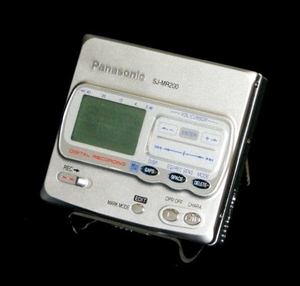 (中古品) Panasonic パナソニック SJ-MR200-S シルバー ポータブルMDレコーダー MDLP非対応（MD録音再生兼用機/録再/MDウォークマン/MDプレーヤー）