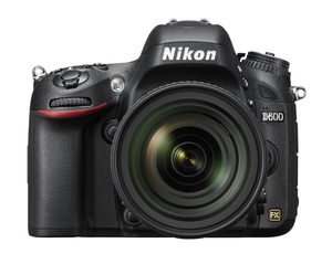 (中古品) Nikon デジタル一眼レフカメラ D600 レンズキット AF-S NIKKOR 24-85mm f/3.5-4.5G ED VR付属 D600LK24-85