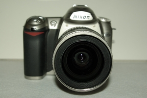 (中古品) Nikon D50 シルバー デジタル一眼レフカメラ レンズキット〔AF-S DX ズームニッコール ED 18~55mm F3.5~5.6G〕