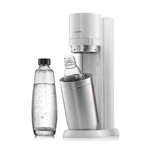 (中古品) ソーダストリーム DUO(デュオ) スターターキット ホワイト マシン本体 60Lガス1本 ボトル1本 (1.0L) グランドカラフェ1本のセット ｜ 炭酸水メーカー 電源不要 カートリッジ不要 ガスシリンダー式 食洗器対応ボトル 炭酸メーカー ソーダメーカー 炭酸水 強炭酸 So...