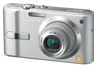 (中古品) パナソニック デジタルカメラ LUMIX (ルミックス) DMC-FS1シルバー