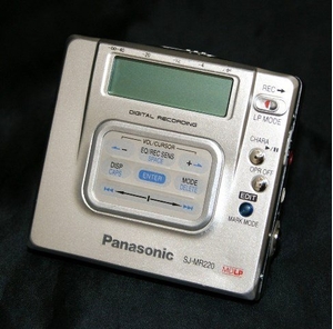 (中古品) Panasonic パナソニック　SJ-MR220-S シルバー ポータブルMDレコーダー MDLP対応 （MD録音再生兼用機/録再/MDプレーヤー）
